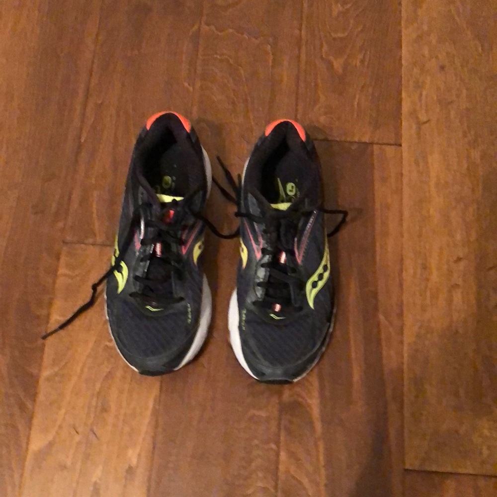 SAUCONY RIDE 8  SIZE 9